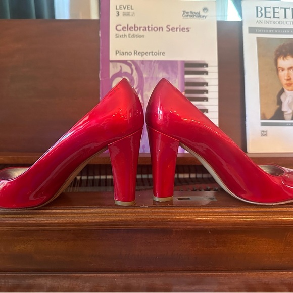 M
Stuart Weitzman Red Patent Leather Peep Toe Heels – Size 8.5 - Picture 6 of 6